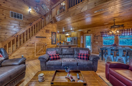Suches Cabin | Moose Lodge-Toccoa River HotTub-Sleep 8. Beautiful North Georgia Mountains