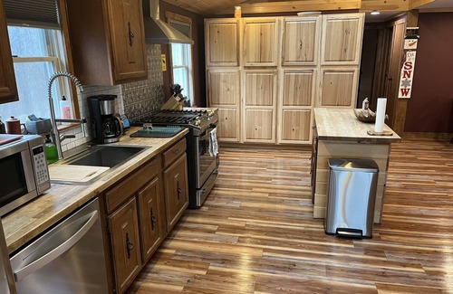 Staatsburg House | Moose Lodge with HOT TUB- Home on 12.5 wooded acres 8 minutes from Rhinebeck