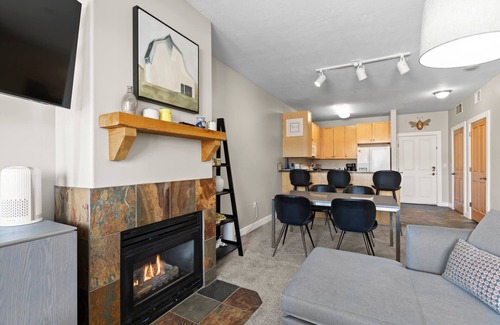 Kimball Junction Condo | Moose Mgmt at Crestview A104: Hot Tub-Parking-Near Shopping and Resorts
