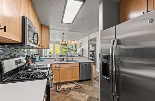 Kimball Junction Condo | Moose Mgmt at Crestview D208: Mountain View-Dogs Welcome-Convenient Location