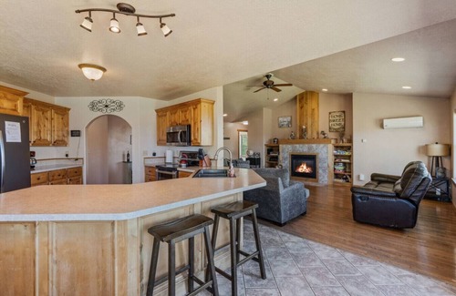 Ashton House | Moose Mountain – Scenic Family Cabin Near Yellowstone, Sleeps 10