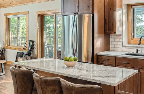 Grand Lake Cabin | Moose Ridge: Hot Tub, Game Room & Lake Views