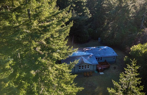 Bandon House | Moose's Manor at Bandon: Pet Friendly, 5 min to Bandon Dunes & Beach