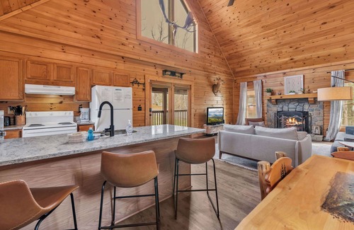 Sevierville Cabin | Moosehead Lodge – Fantastic Cabin at Lake Douglas!