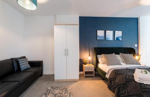 Old Trafford Apartment | Morden 2 Bed Apartment - Manchester Old Trafford