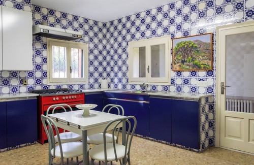Palamos House | More Terracotta. Fabulous house located among vineyards.