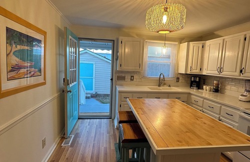 Morehead City House | Morehead City Promise Land Charming 2-bedroom bungalow with WiFi, AC…
