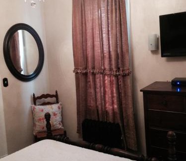 Buffalo House | Moreland Guesthouse