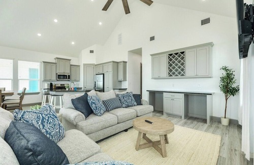 Freeport House | Morning Glory - Beachfront - Pet & Family Friendly