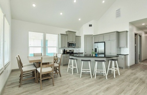 Freeport House | Morning Glory - Beachfront - Pet & Family Friendly