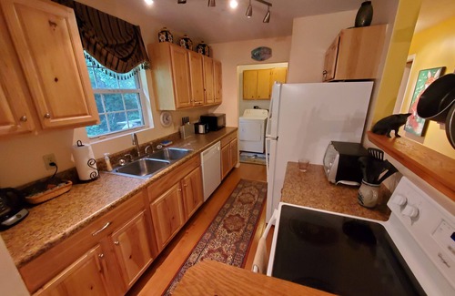 Black Mountain Cottage | Morning Glory Cottage - Amazing Mountain Views with Total Privacy!