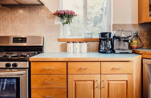 Athens House | Morning Wood - Sunny Catskills Cottage near Hudson