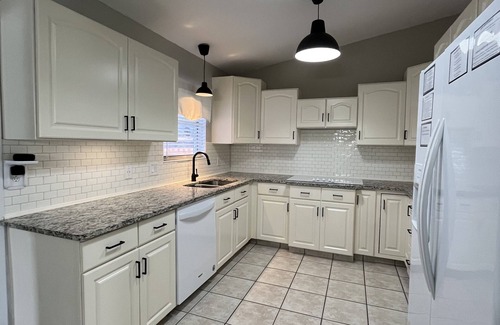 St. Augustine House | Morningview Retreat - HEATED POOL 💦☀️ pool table 🎱 bar🍺🍷 pet friendly 🐶