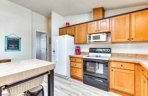 Morristown House | Morristown Home w/Private Pool & Covered Patio!