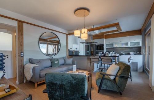 Morzine Apartment | Morzine: Apt 6 pers, 3 chambres, parking, piscine été - FR-1-754-91