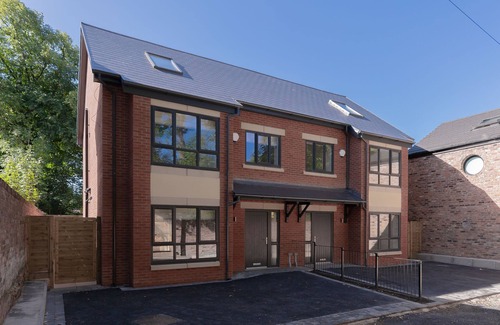 Fallowfield House | Moseley Gardens