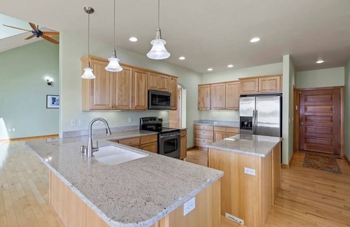 Cascade Valley House | Moses Lake waterfront home w/hot tub, dock, jet ski lifts and more!