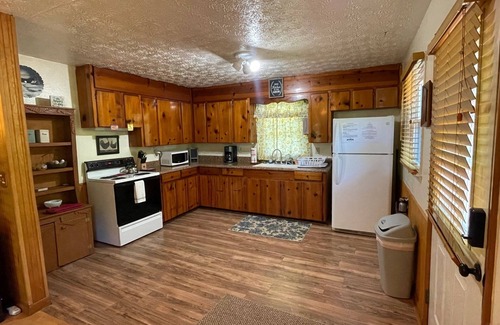Brasstown Cottage | Moss Hollow Cottage - close to Folk School