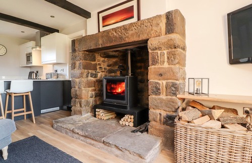 Fence House | MOSS SIDE RETREAT, family friendly, with open fire in Long Preston