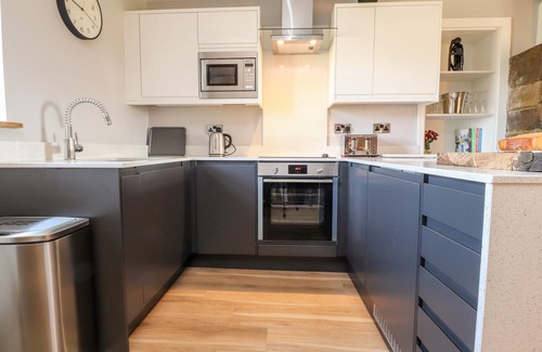 Fence House | MOSS SIDE RETREAT, family friendly, with open fire in Long Preston