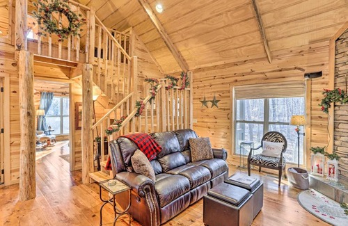 Mentone House | Mossy Rock Retreat Cabin Near DeSoto Park!
