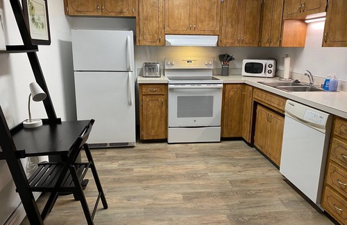 North Star Apartment | Most Comfortable Beds! 2 BR Apt in Midtown