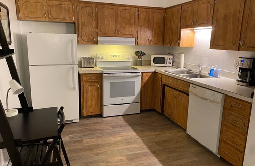 North Star Apartment | Most Comfortable Beds! 2 BR Apt in Midtown