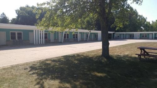 Sturgeon Bay Hotel | Motel 57