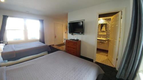 Sturgeon Bay Hotel | Motel 57