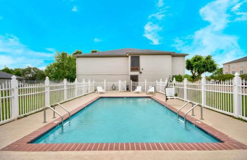 Abbeville Hotel | Motel 6-Abbeville, LA