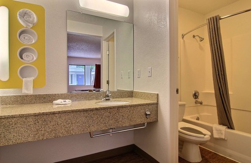 Westside Hotel | Motel 6 Albuquerque, NM - Coors Road
