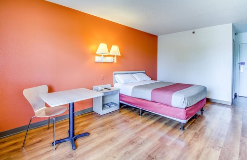 Amherst Hotel | Motel 6 Amherst, NY - Buffalo