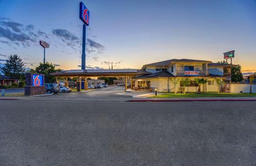 Cascade Hotel | Motel 6-Anderson, CA - Redding Airport