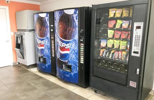 Oxford Hotel | Motel 6-Anniston, AL
