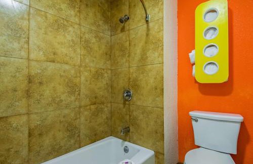 Oildale Hotel | Motel 6-Bakersfield, CA - Airport