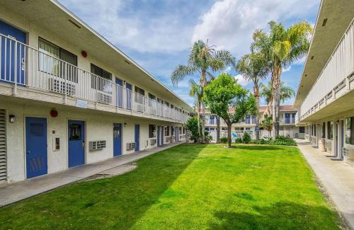 Oildale Hotel | Motel 6-Bakersfield, CA - Airport