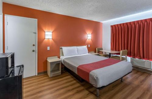 Beaverton Hotel | Motel 6-Beaverton, OR
