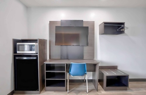 Benbrook Hotel | Motel 6 Benbrook, TX - Fort Worth