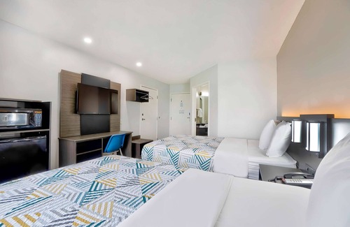 Benbrook Hotel | Motel 6 Benbrook, TX - Fort Worth