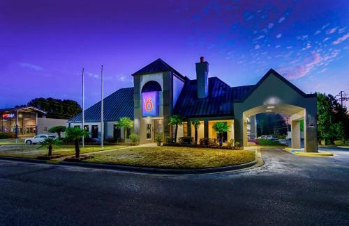 Lake Purdy Hotel | Motel 6 Birmingham, AL - Medical Center - Inverness Hwy 280