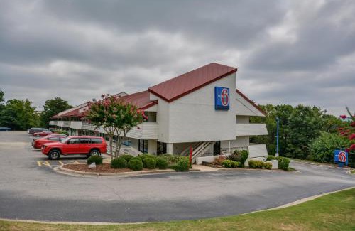 Homewood Hotel | Motel 6-Birmingham, AL