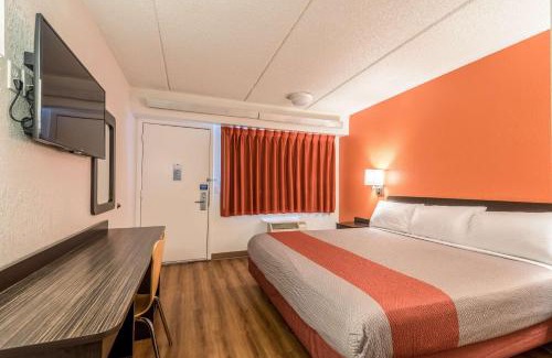 Homewood Hotel | Motel 6-Birmingham, AL