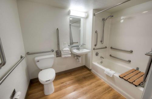 Branford Hotel | Motel 6-Branford, CT - New Haven