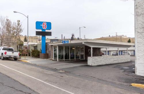 Butte Hotel | Motel 6-Butte, MT - Historic City Center