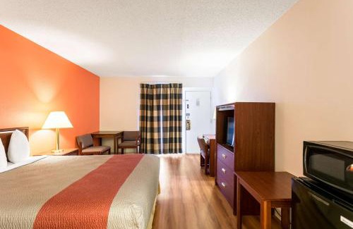Butte Hotel | Motel 6-Butte, MT - Historic City Center
