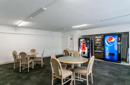 Butte Hotel | Motel 6-Butte, MT - Historic City Center