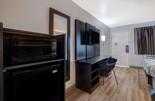 Buttonwillow Hotel | Motel 6 Buttonwillow, CA Central