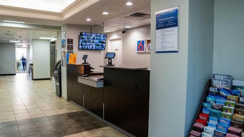 Caseyville Hotel | Motel 6-Caseyville, IL - Caseyville Il