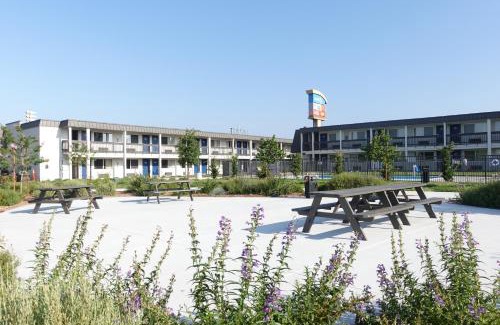 Claremont Hotel | Motel 6-Claremont, CA