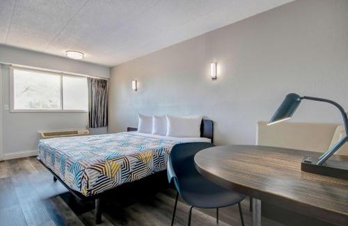Clintonville Hotel | Motel 6 Columbus OH - OSU North